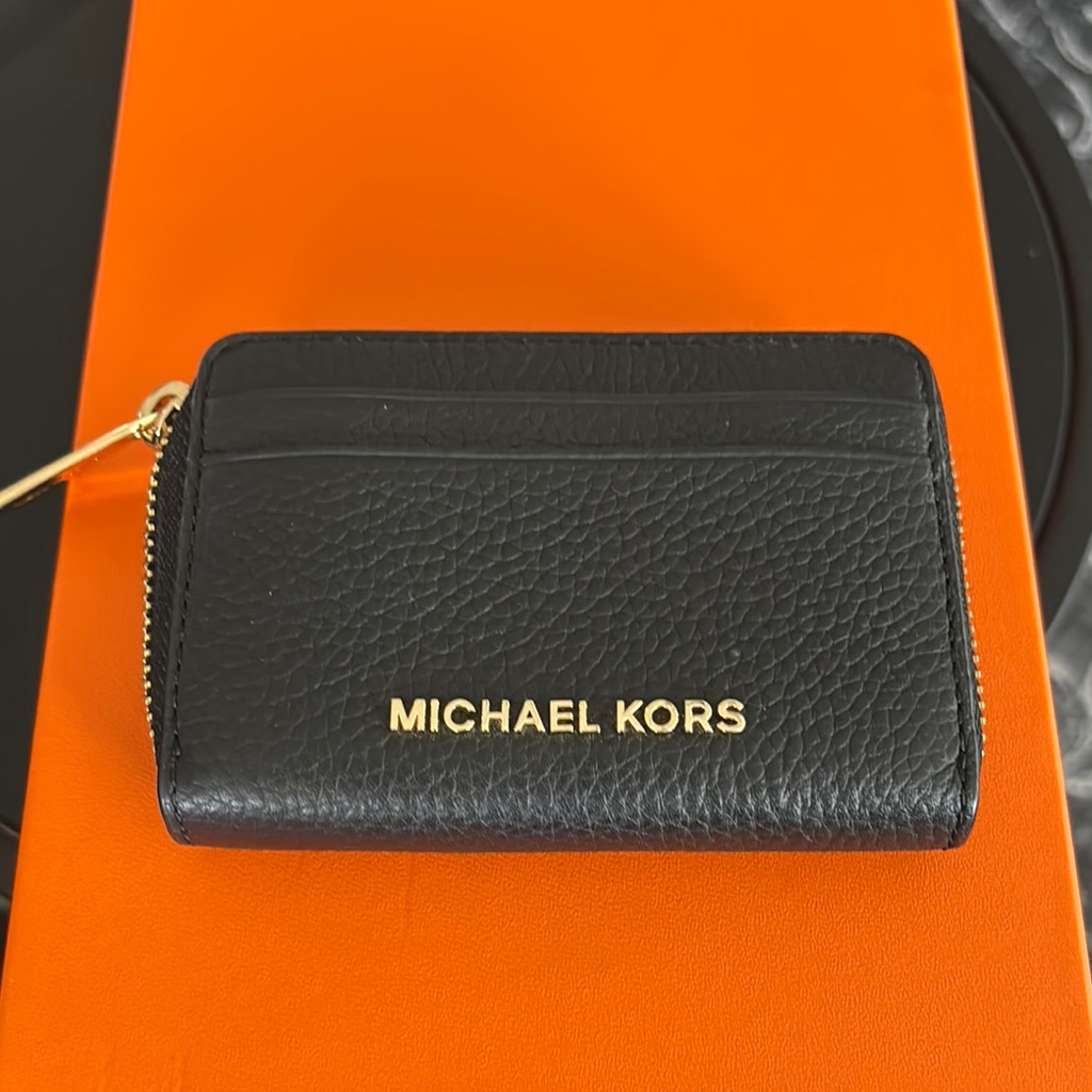 Black Leather Card Holder With Gold Zipper Black Leather Card Holder With Gold Zipper